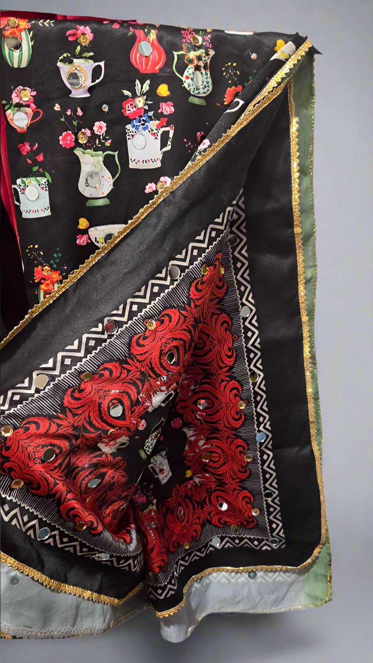 Laal Dupatta! Statment Scarf!